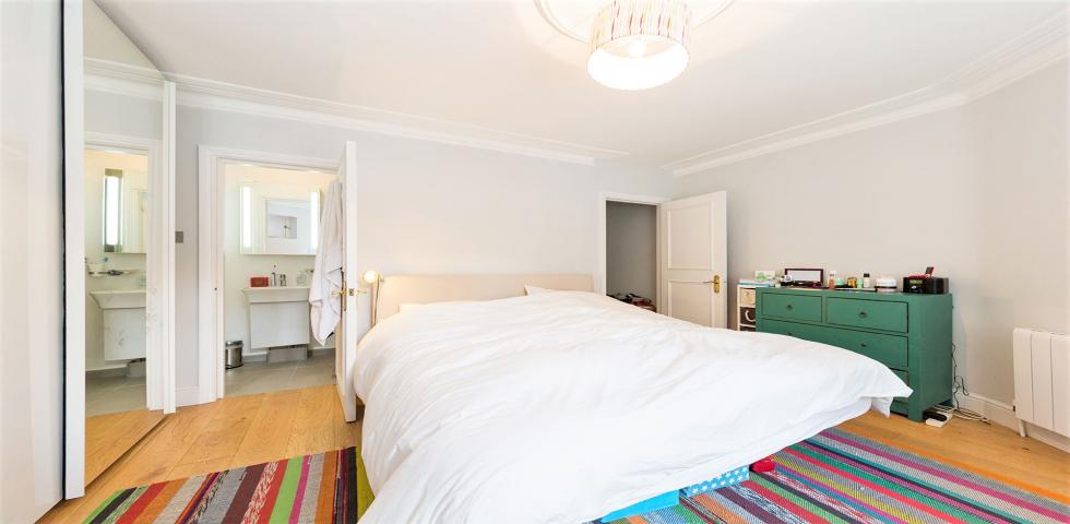 			PRIVATE GARDEN, 3 Bedroom, 3 bath, 1 reception Flat			 Christchurch Avenue, KILBURN